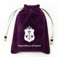 A velvet card bag as a gift for pre-orders